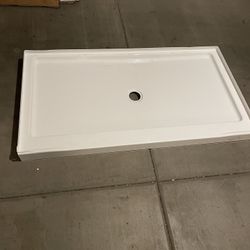 Delta Classic 500 60 in. x 32 in.  Center Drain 