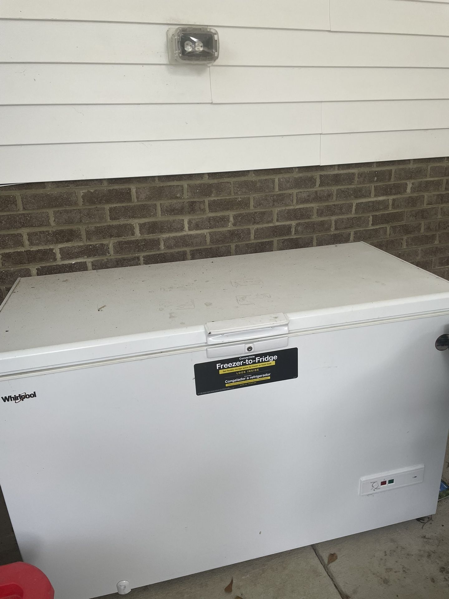 (LIKE-NEW). 16 Cubic Feet Chest Freezer