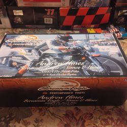 1:9 2006 Autographed Andrew Hines Screamin Eagle/Vance & Hines NHRA Pro Stock Bike