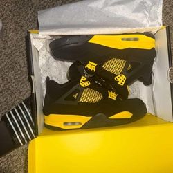 Jordan 4 Thunder 
