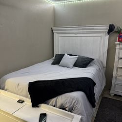Queen Bed With Mattress & Box Spring 