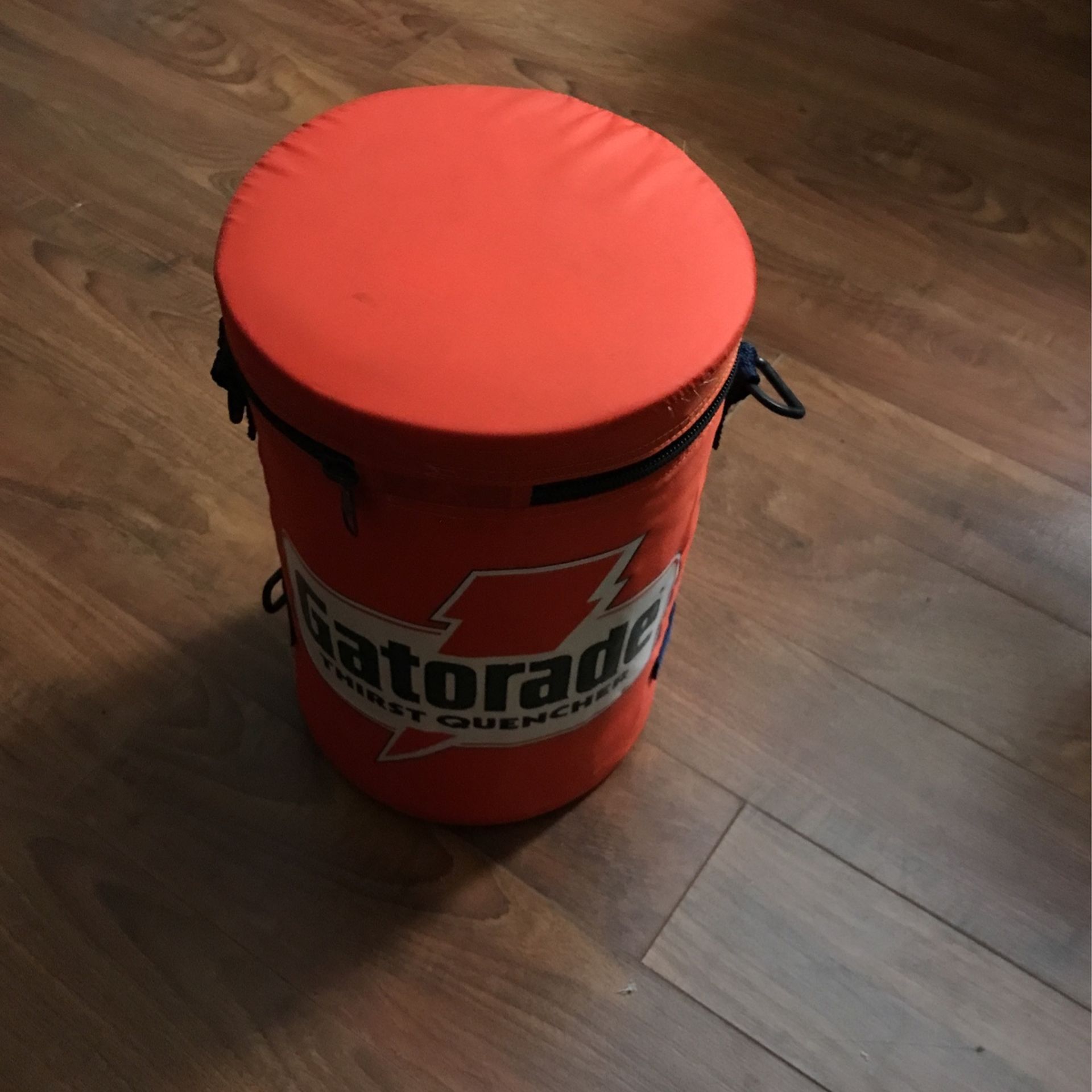 VINTAGE GATORADE COOLER SOFT SHELL NYLON WITH INSULATION ABOUT THE SIZE OF MINI KEG