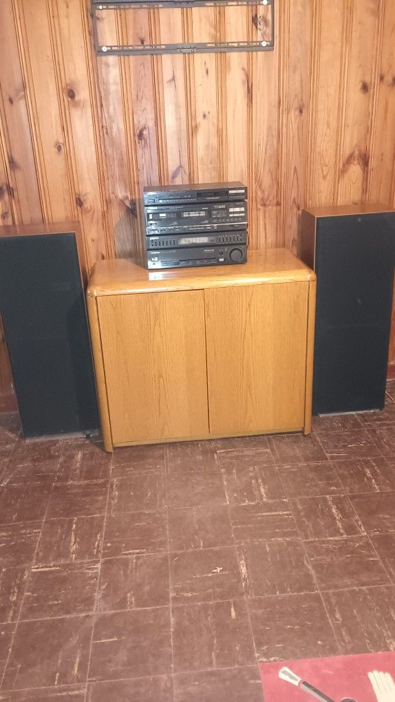 Stereo Rack System And Speakers