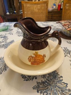 Ceramic Gravy Boat with Saucer Plate