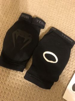 Venum kickboxing Muay Thai elbow pads