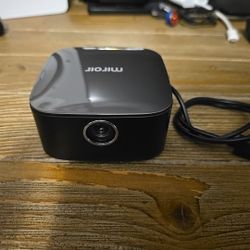 Miroir M75 Micro Pocket Projector - Black