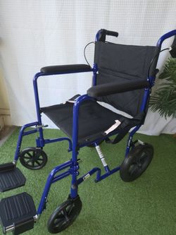 Medline Lightweight Foldable Transport Wheelchair with Handbrakes and 12-Inch Wheels, Silla De Ruedas