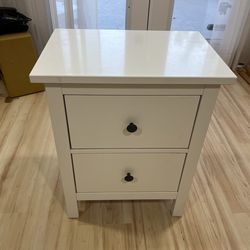 Hemnes 2-drawer ikea dresser / nightstand