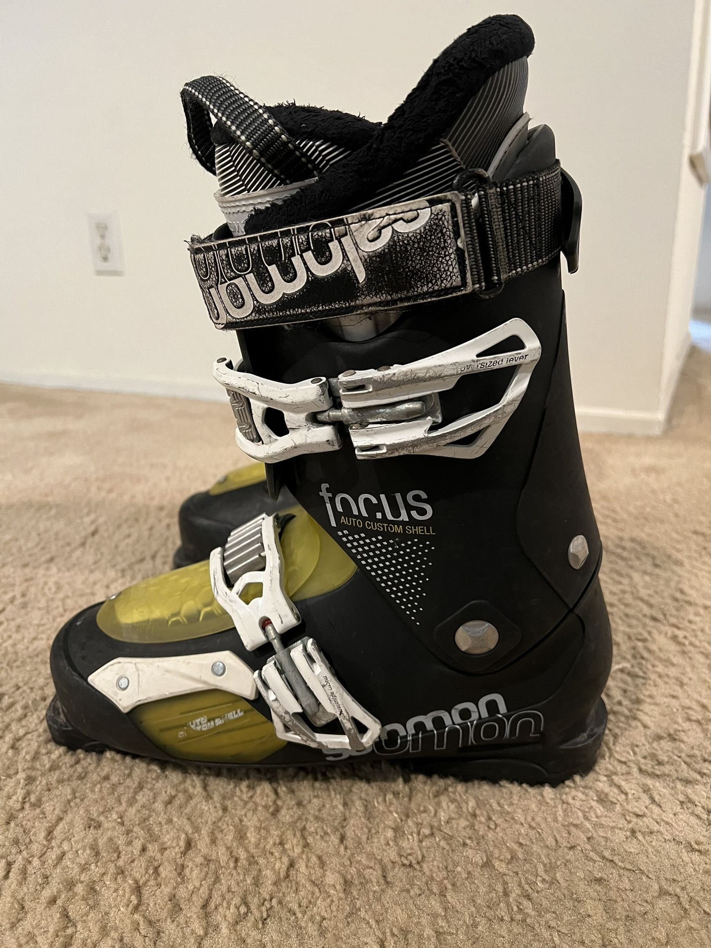 Salomon 28.5 Ski Boots
