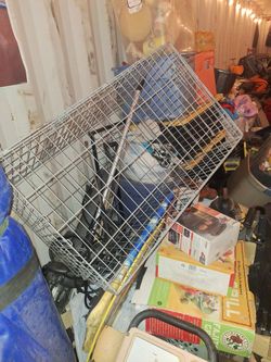 Metal dog cage