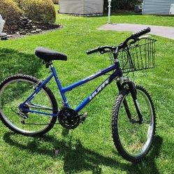 Great Cond Women's Huffy Mountain Bike With Accessories 