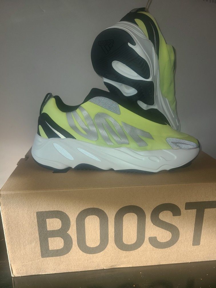 Yeezy 700 MNVN Phosphor Laceless Shoes