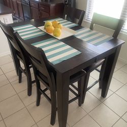 Breakfast Table And Chairs