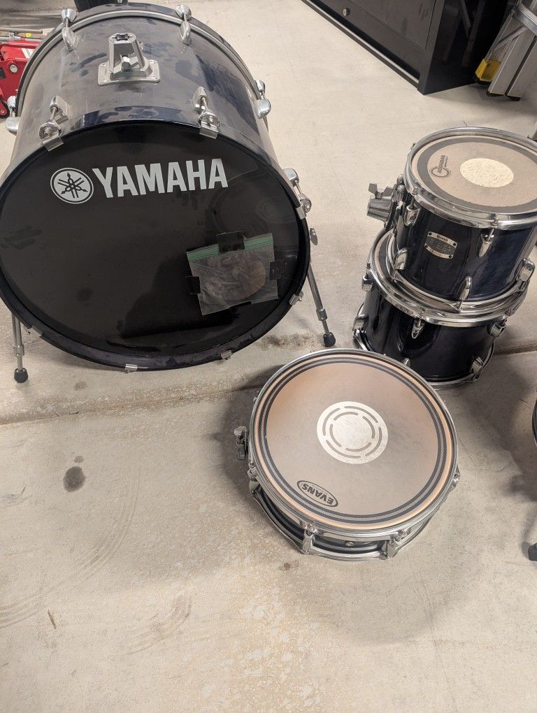 Yamaha Stage Custom Drum Kit