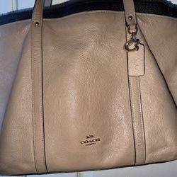 🎅 Coach Tote – Santa Checked, This One’s Definitely On The Nice List 🎅