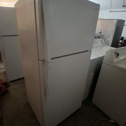 Whirlpool Apartment Size Fridge 