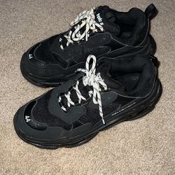 Triple Black S Balanciegas (size 11) Will Trade Also 