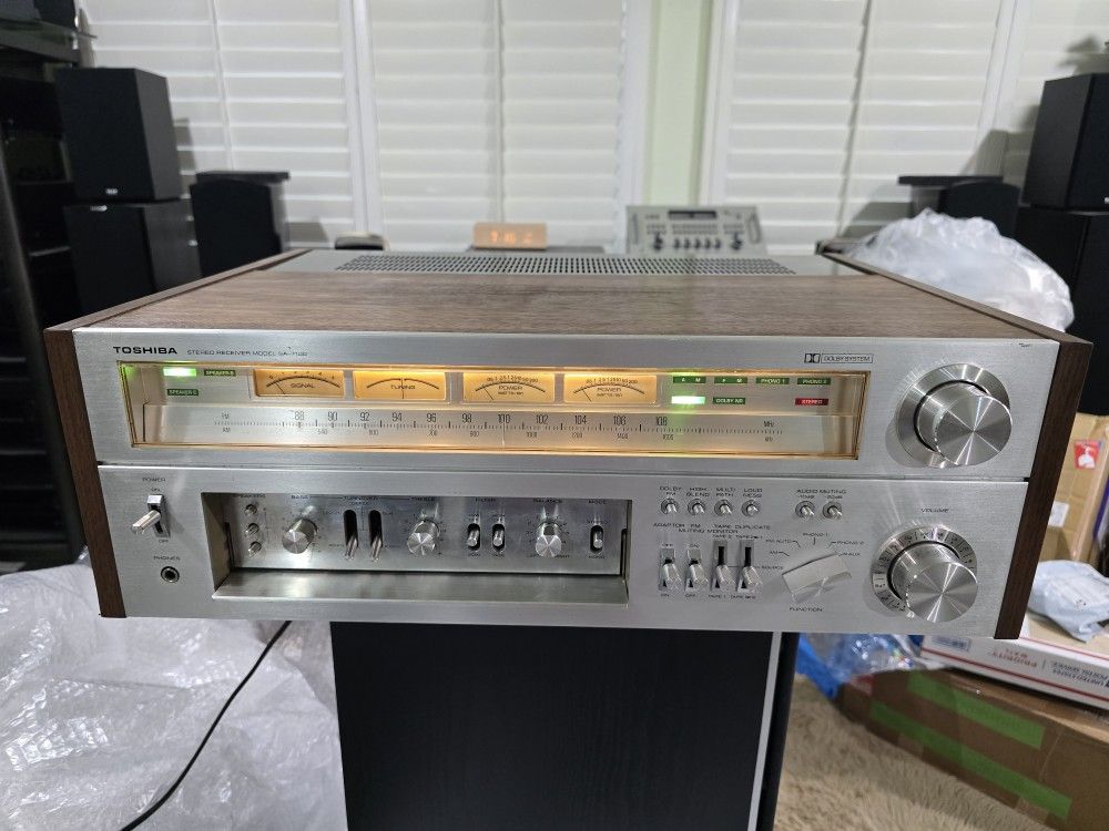 Toshiba SA 7100 AM/ FM 110 Watts per channel stereo Receiver. Excellent condition perfect working, guarantee very nice sound. Will test before you buy