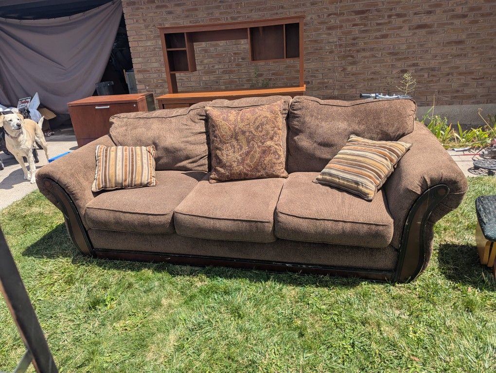 Brown Couch And Throw Pillows