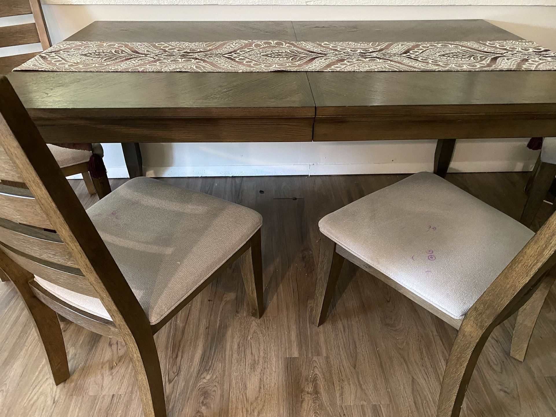 Extendible Dining Table