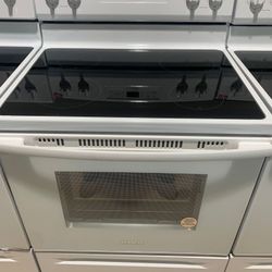 Amana glasstop stove white new scratch and dent 