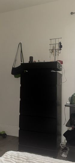 Nearly brand new dresser
