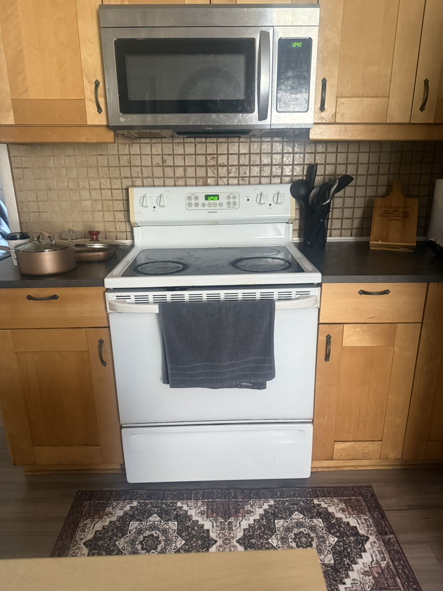Stove (only top burners work)