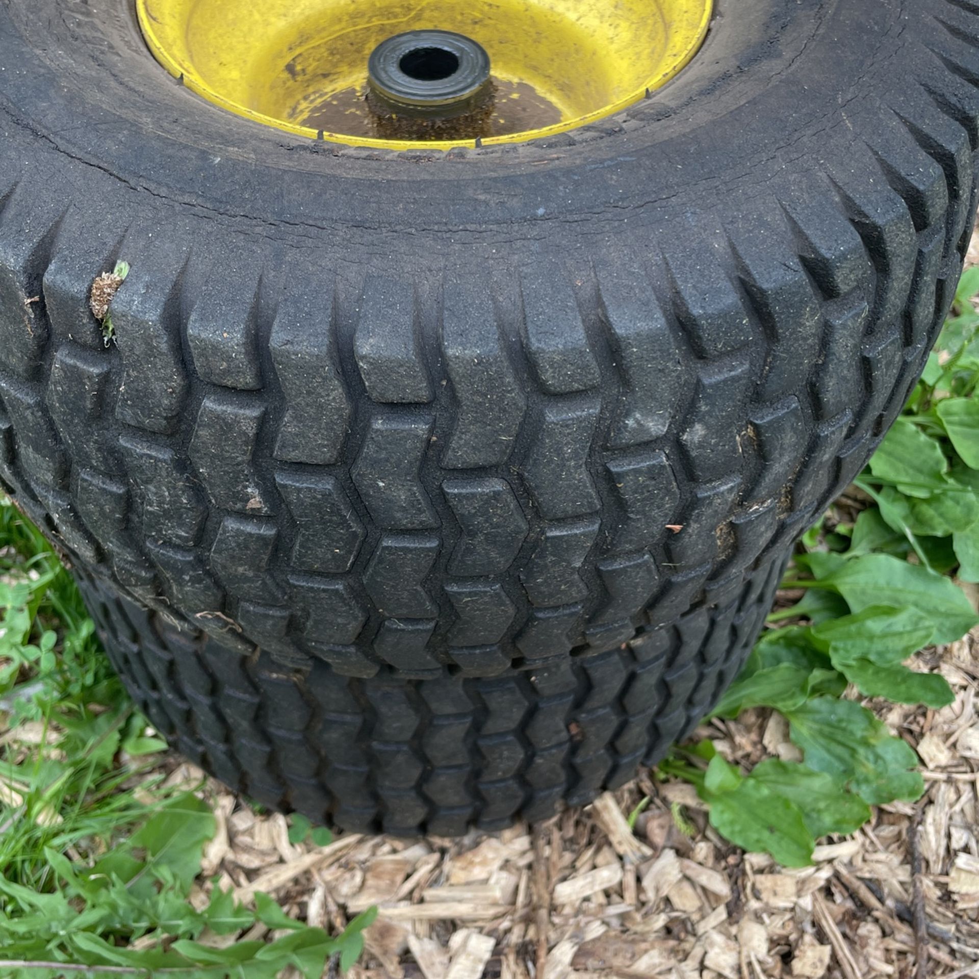 Jonh Deere 100 Series Front Tires