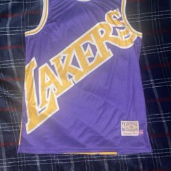Like New condition Kobe Bryant #24 purple Lakers jersey Size XL 