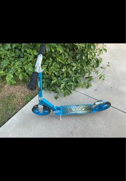 Razor A5 Lux Kick Scooter **Excellent Condition **