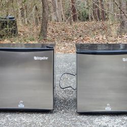 EXCELLENT & Clean Edgestar Compact Mini-Fridge with Adjuatable Thermostat (2 Available)
