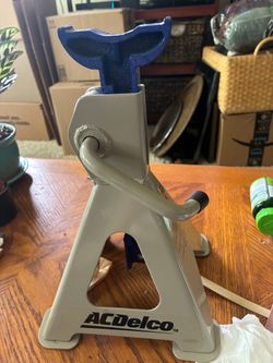 ACDelco tire jack