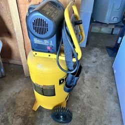 DeWalt Air Compressor W/retractable hose