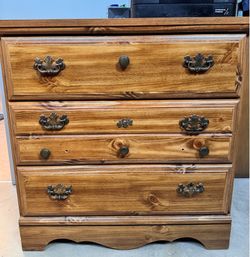 Solid wood 3-drawer dresser