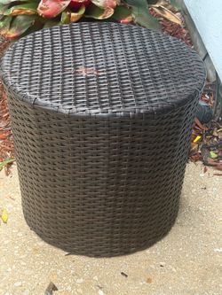 Round Wicker Outdoor Side Table 18x16