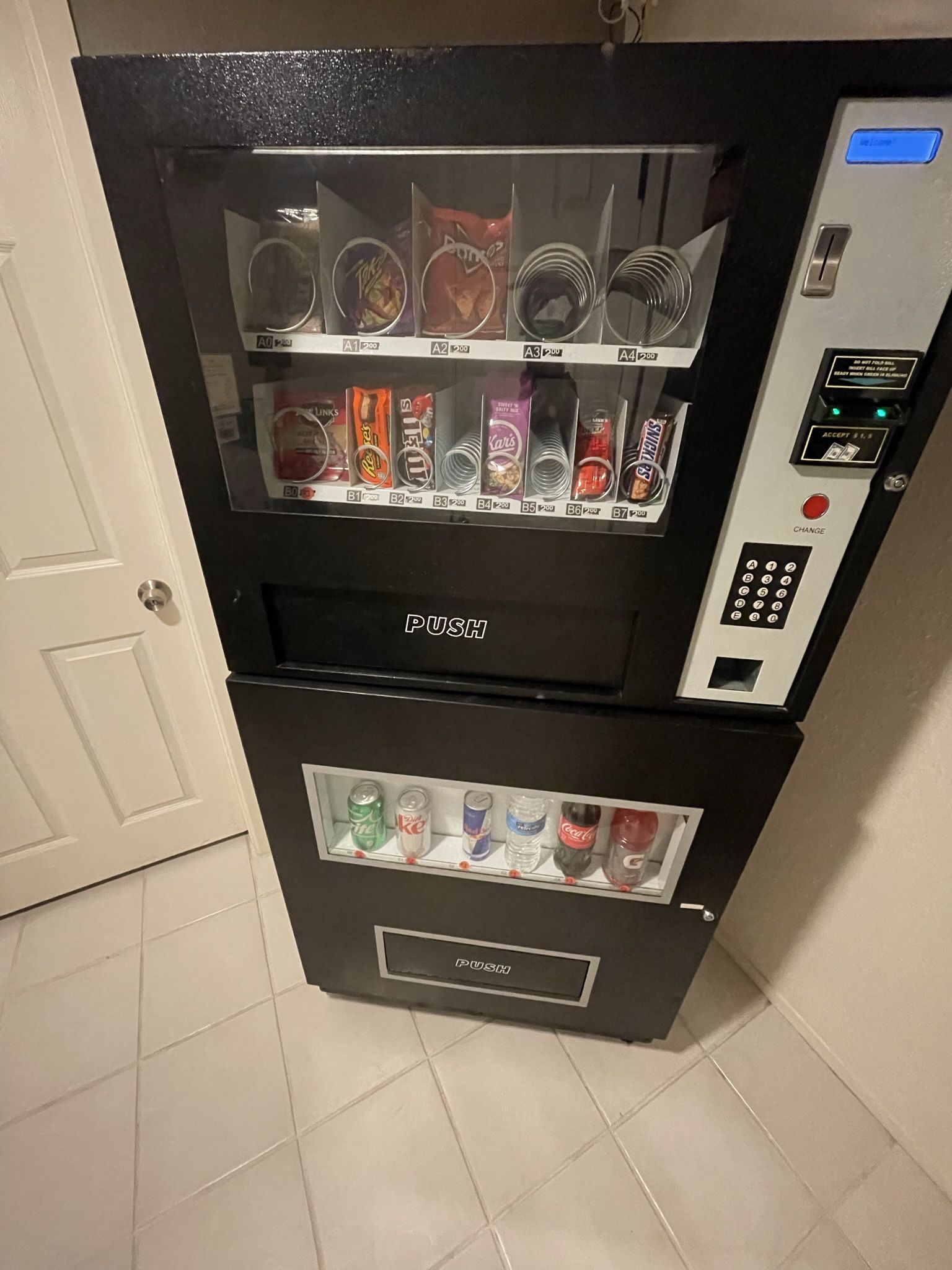 Genesis Go 127/137 Vending Machine