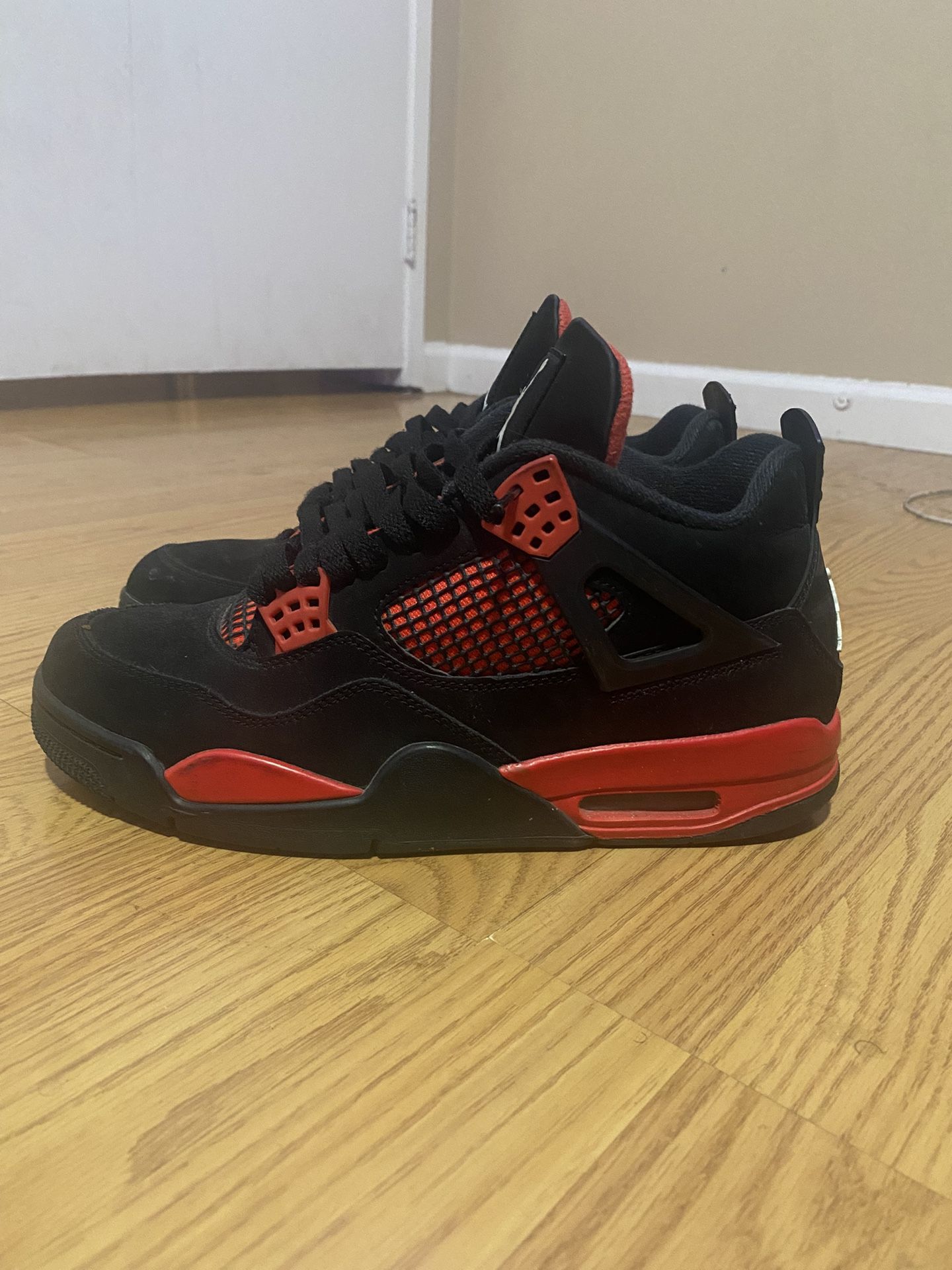 Jordan 4 Retro Red Thunders 