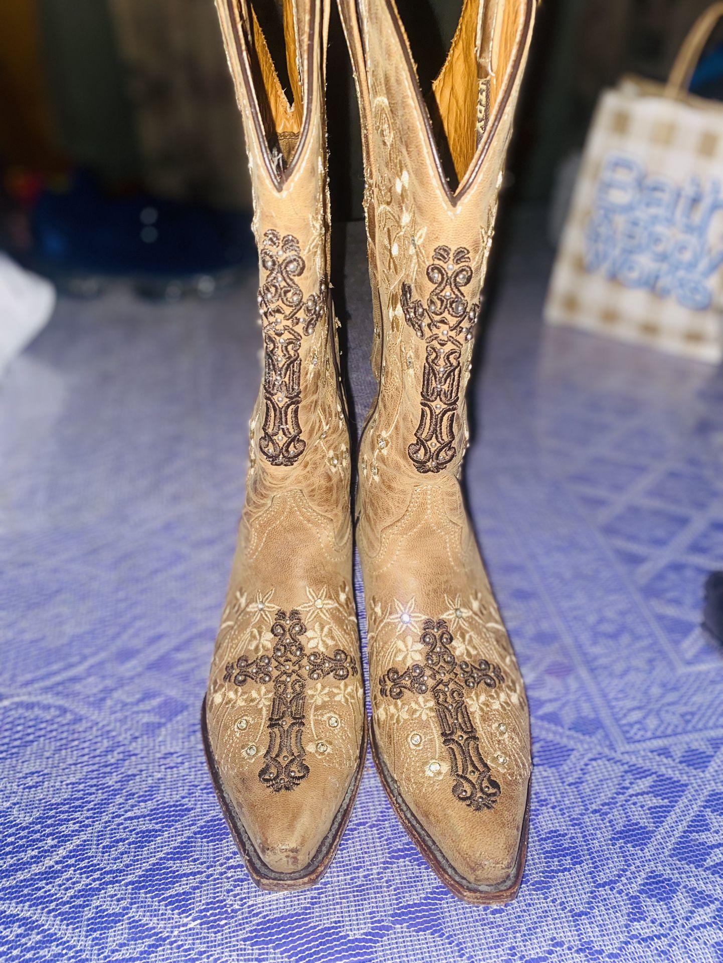 Woman Size 8 Diamond Cavenders Boots