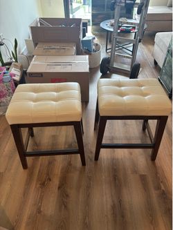 2 bar stool set