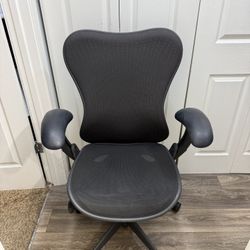 Herman Miller Mirra Mesh . FULLY LOADED !!