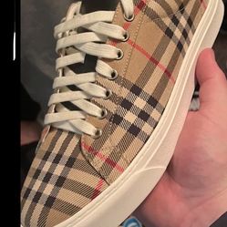 Burberry Versace Gucci!!!!