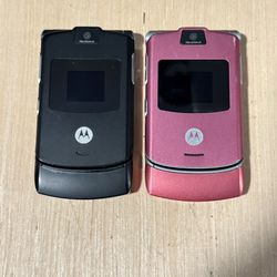 Lot Of 2 Motorola RAZR V3 Pink-Blk Flip Phone“UNTESTED”Sold as is No Charg Read!  