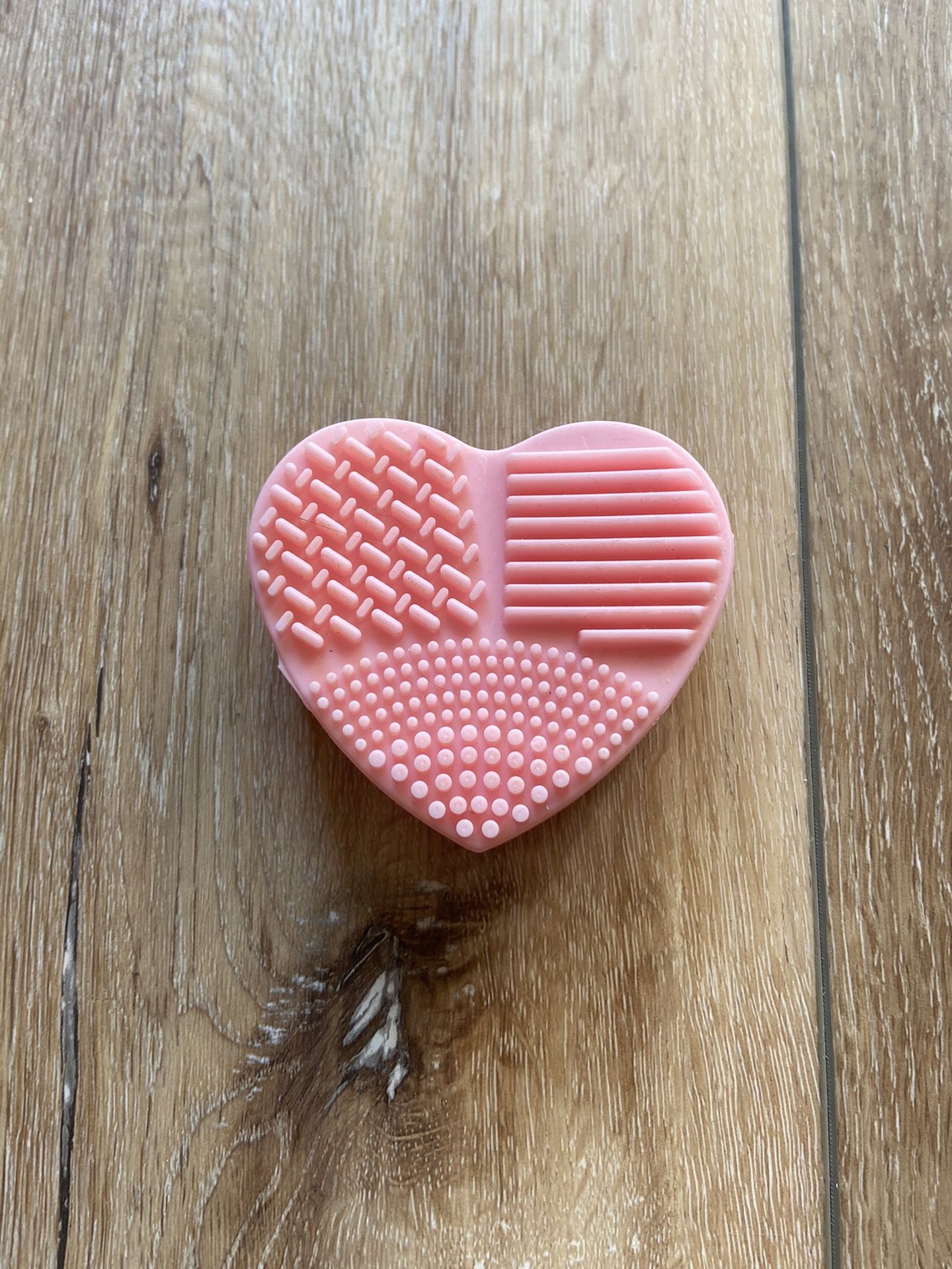 Makeup brush cleaner
