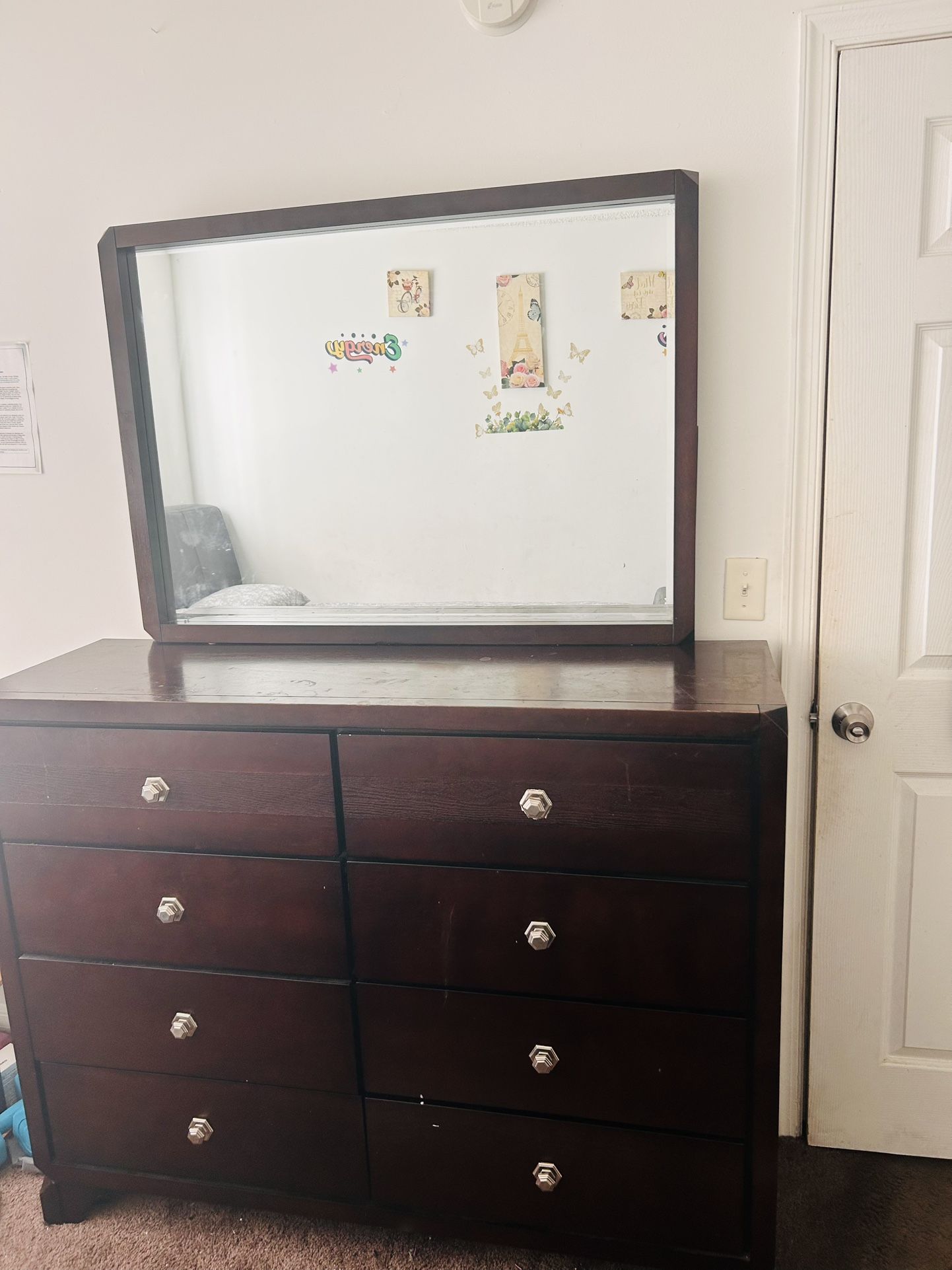 Dresser With Mirror