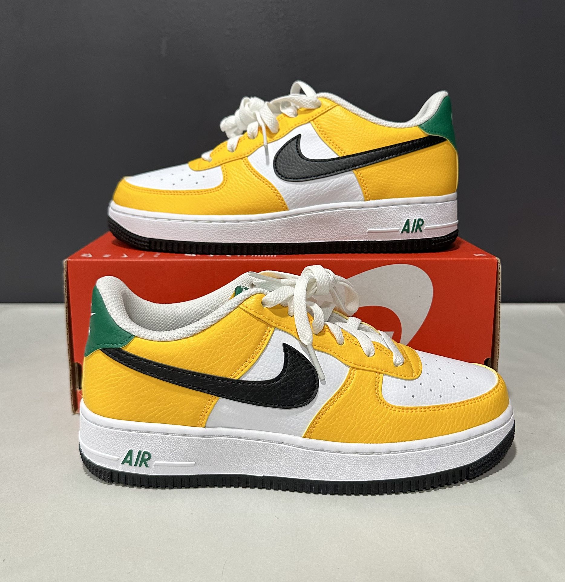 NIKE AIR FORCE ONE  Size 6Y   WOMENS SIZE - 8