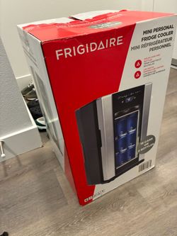Frigidaire Mini Personal Fridge Cooler