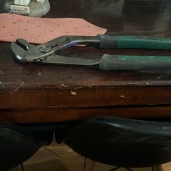 Pliers 