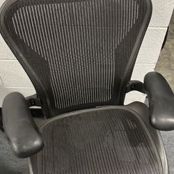 Herman Miller Classic Aeron Size B Cracked Frame