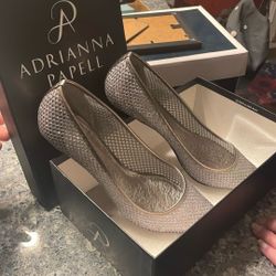 Adrianna Papell 1 1/2 Inch Pumps
