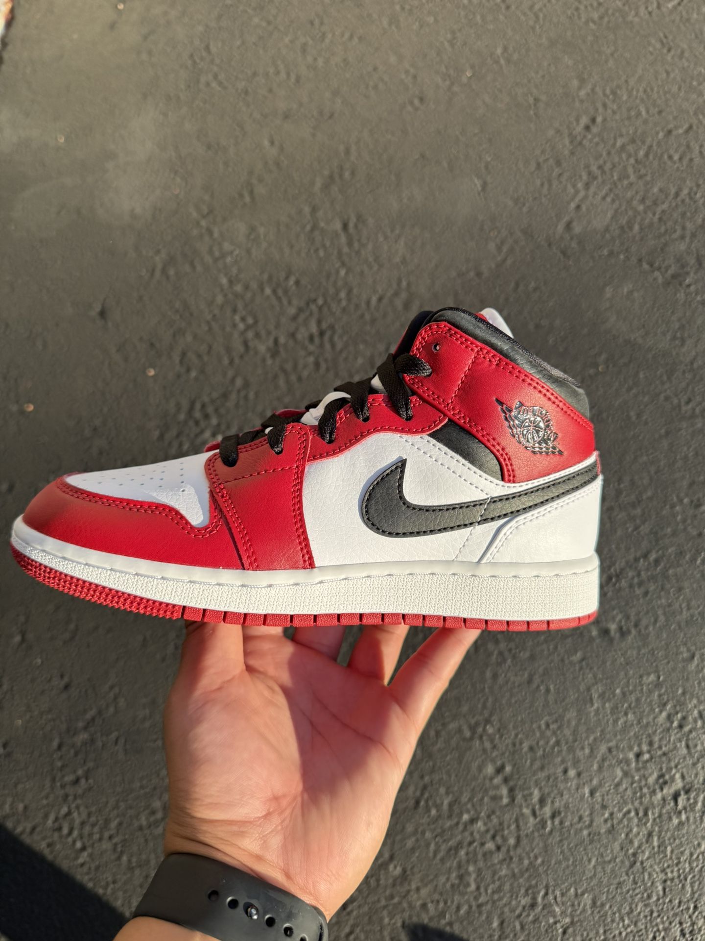 Jordan 1 Mid Chicago